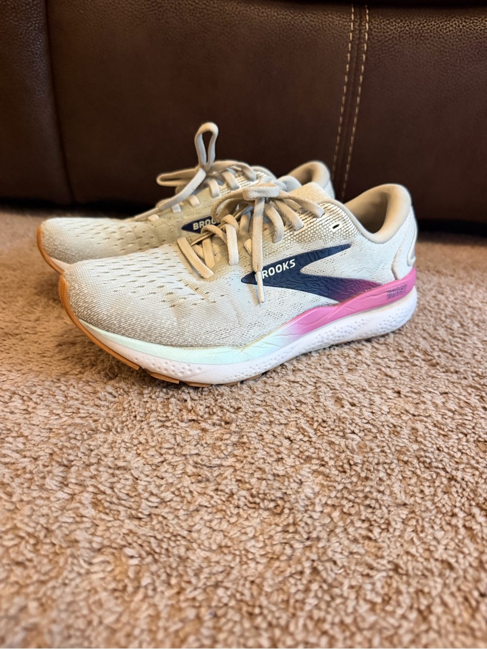 Brooks Ghost 16 Women’s Size 7 B (medium width) Athletic Shoe White Gray Blue